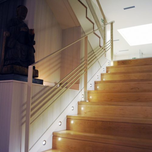 Escaleras y Pasamanos en Madera - W&o Tablemad S.A.C | Contratistas